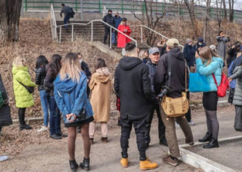 «Больше трёх не собираться»? Нас обманывают