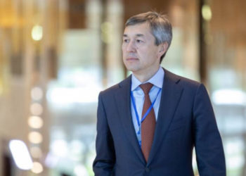 Раимбек Баталов: Не надо стесняться развивать сырьевой сектор
