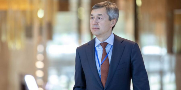 Раимбек Баталов: Не надо стесняться развивать сырьевой сектор