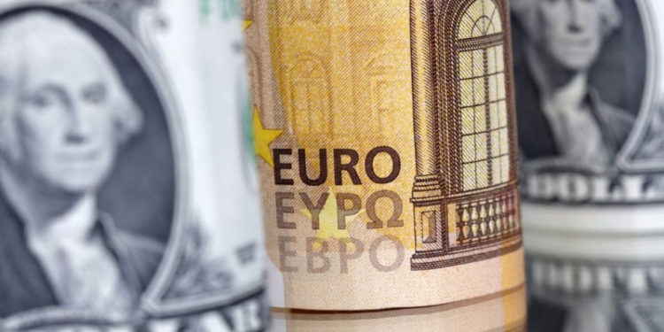 Доллар и евро в России — по-прежнему вне конкуренции?