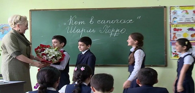 Душанбе вводит безналичную оплату за аренду учебников для школьников