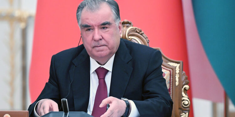 Президент Таджикистана прибыл в Казахстан