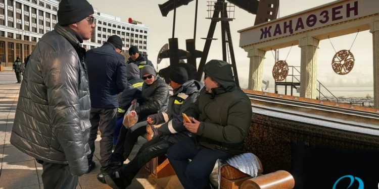 Нефтяники вышли на забастовку в казахстанском Жанаозене