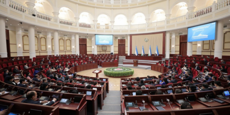 Депутаты Узбекистана ратифицировали Договор о союзнических отношениях с Таджикистаном