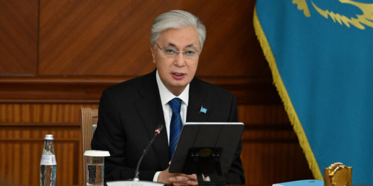 Tokayev welcomes Iran’s decision to refrain from attacks on neighboring countries