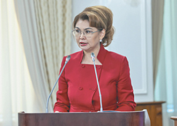 Кому Казахстан даст «Алтын визу», а кого заставит учить язык