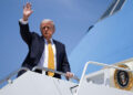 Трамп Си Цзиньпин менен жолугушуу үчүн Бээжинге келди
