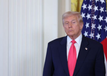 Трамп сырткы көрүнүш үчүн бронежилеттен баш тартты