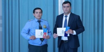 В Душанбе сотрудники ГАИ спасли девушку от суицида