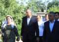 В Кушониёне местные жители и бизнесмены помогают ремонтировать дороги