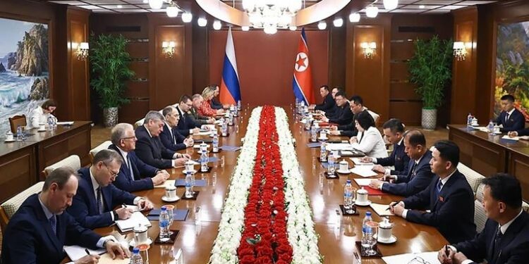 Лавров и глава МИД КНДР провели переговоры в Москве