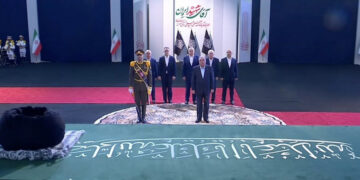 Президент Таджикистана почтил память Али Хаменеи в Тегеране