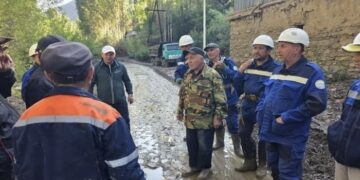 В Айнинском районе после селя восстанавливают электросети