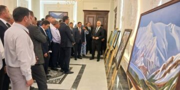 В Таджикабаде открылась выставка «Отражение воды и ледников»