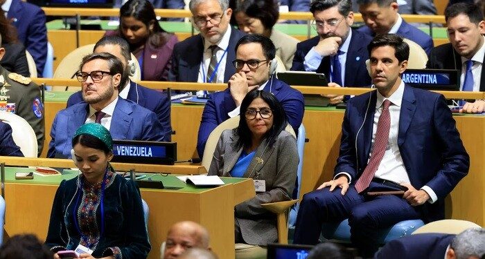 Трамп впервые встретился с временным президентом Венесуэлы после захвата Мадуро
