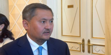 Казахов будут сажать на американские ценности: США берут под контроль образование РК