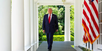 Трамп Зеленский кайрадан кескин сындады: АКШ президент