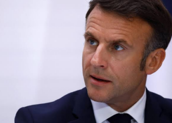 Во Франции кандидат в президенты призвал Макрона к отставке